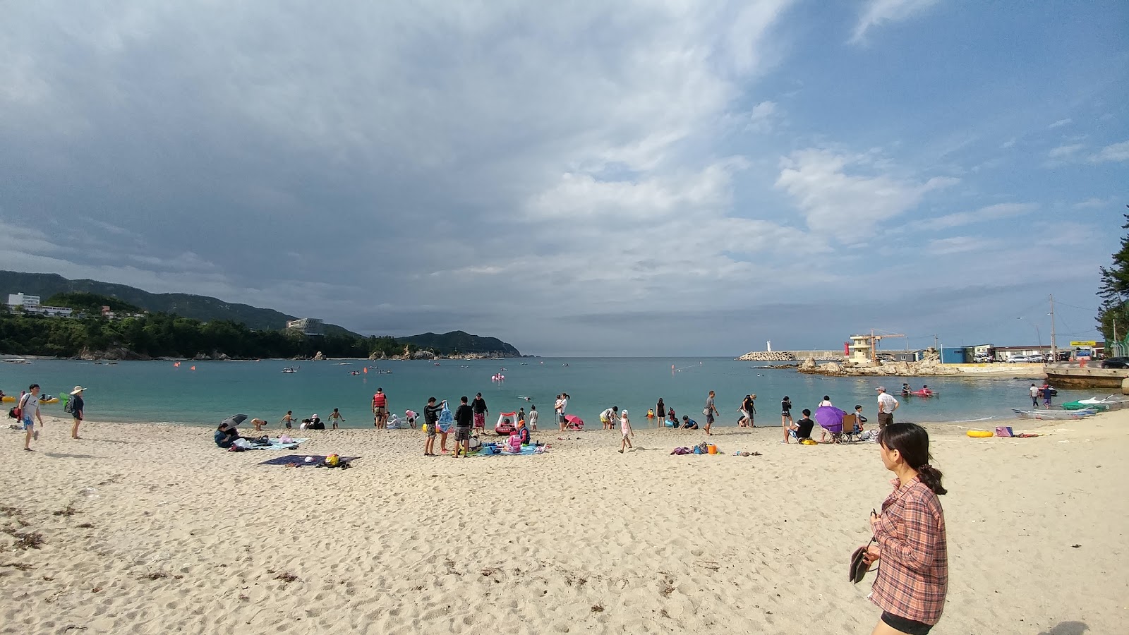 Foto de Jangho Beach - lugar popular entre os apreciadores de relaxamento