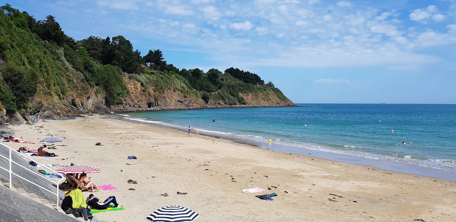 Fotografie cu Plage des Godelins cu nivelul de curățenie in medie