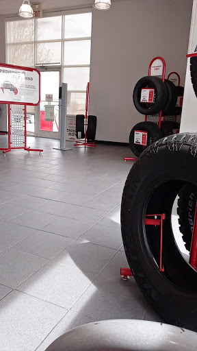 Tire Shop «Discount Tire Store - Coralville, IA», reviews and photos, 1491 Coral Ridge Ave, Coralville, IA 52241, USA