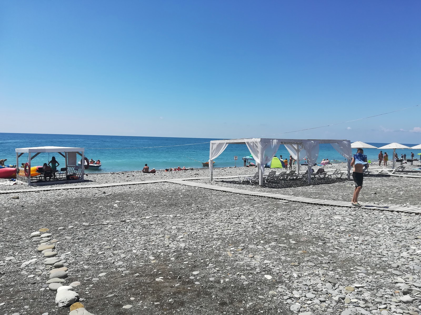 Foto van Volkonka beach met grijze kiezel oppervlakte