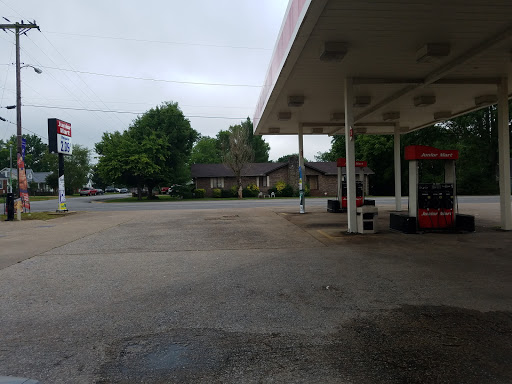 Grocery Store «Junior Food Mart», reviews and photos, 201 W Main St, Hohenwald, TN 38462, USA