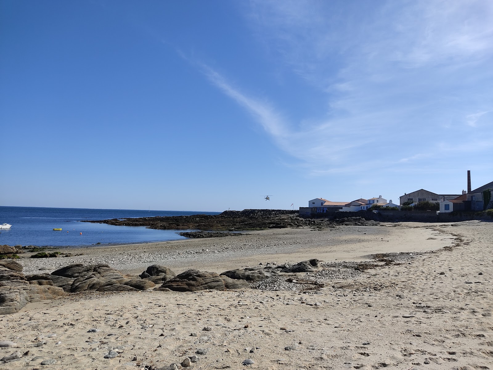 Foto di Plage de la Borgne con una superficie del sabbia beige