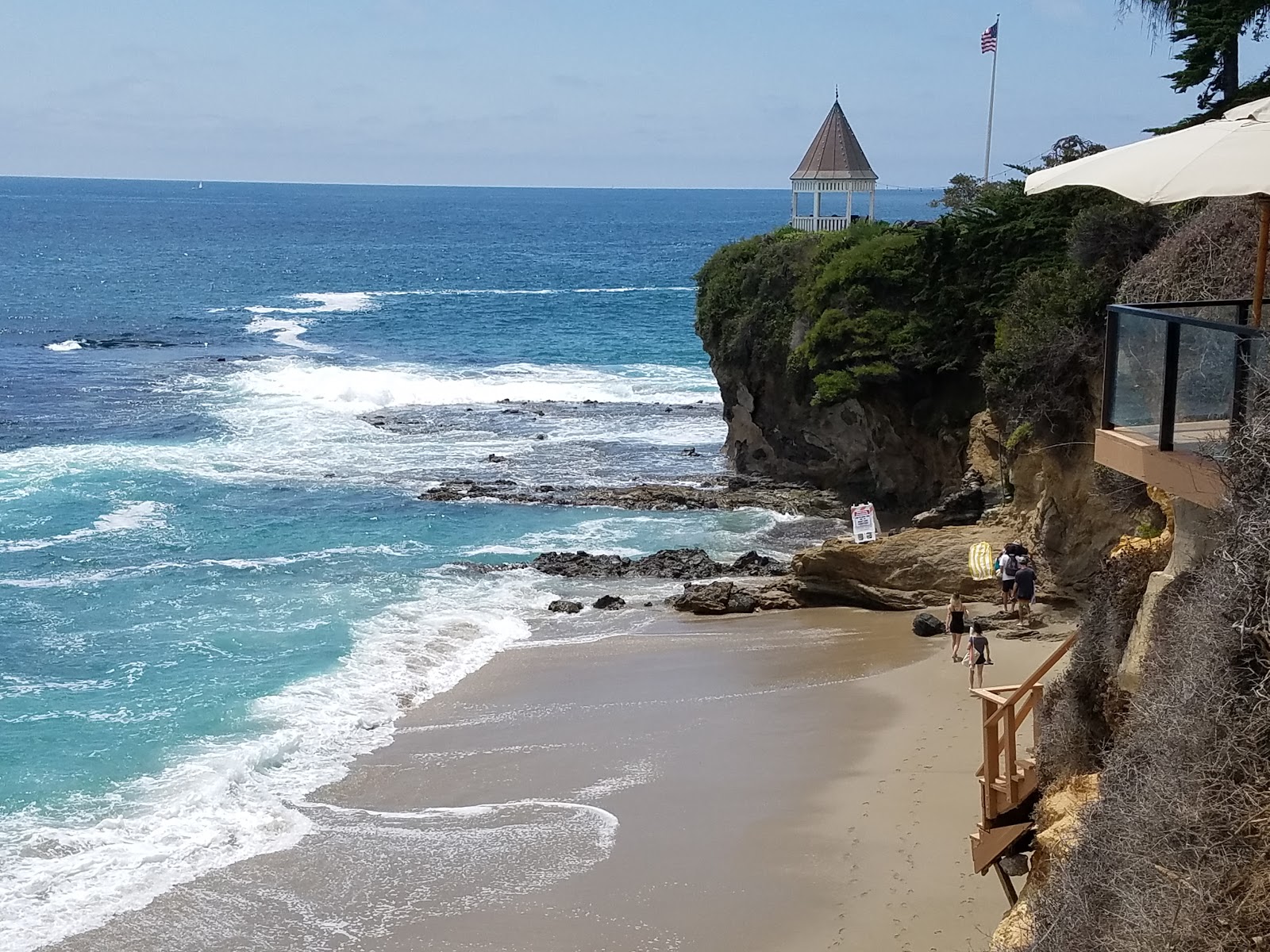 Fishermans Cove beach'in fotoğrafı küçük koy ile birlikte