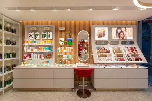 Magasin de cosmétiques Boutique Clarins Paris 4 Paris