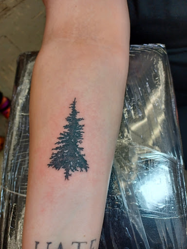 Tattoo Shop «Silver Screen Tattoo & Body Piercing», reviews and photos, 1559 Myers St, Oroville, CA 95965, USA