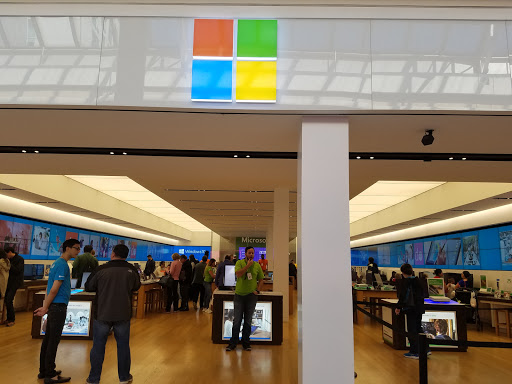 Computer Store «Microsoft Store - Tysons Corner Center», reviews and photos, 1961 Chain Bridge Rd, Tysons, VA 22102, USA