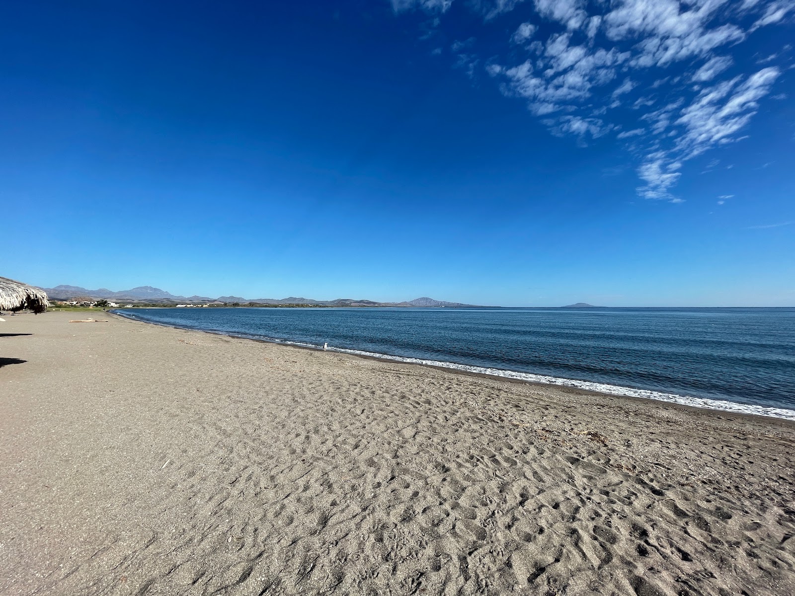 Zdjęcie Playa Nopolo z powierzchnią szary piasek