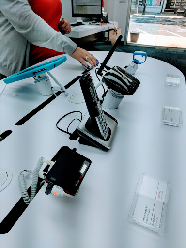 Cell Phone Store «Bronxville Verizon Wireless», reviews and photos, 89 Pondfield Rd, Bronxville, NY 10708, USA