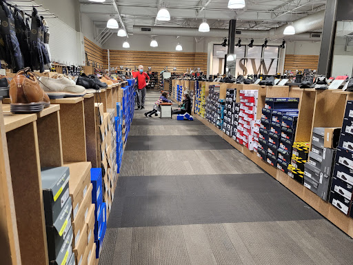 Shoe Store «DSW Designer Shoe Warehouse», reviews and photos, 10400 Old Georgetown Rd, Bethesda, MD 20814, USA