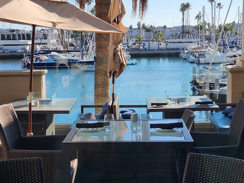 Wave Poolside Bar & Grill 90292