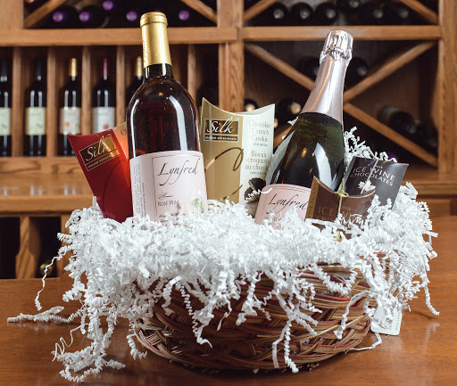 Bed & Breakfast «Lynfred Winery», reviews and photos, 15 S Roselle Rd, Roselle, IL 60172, USA