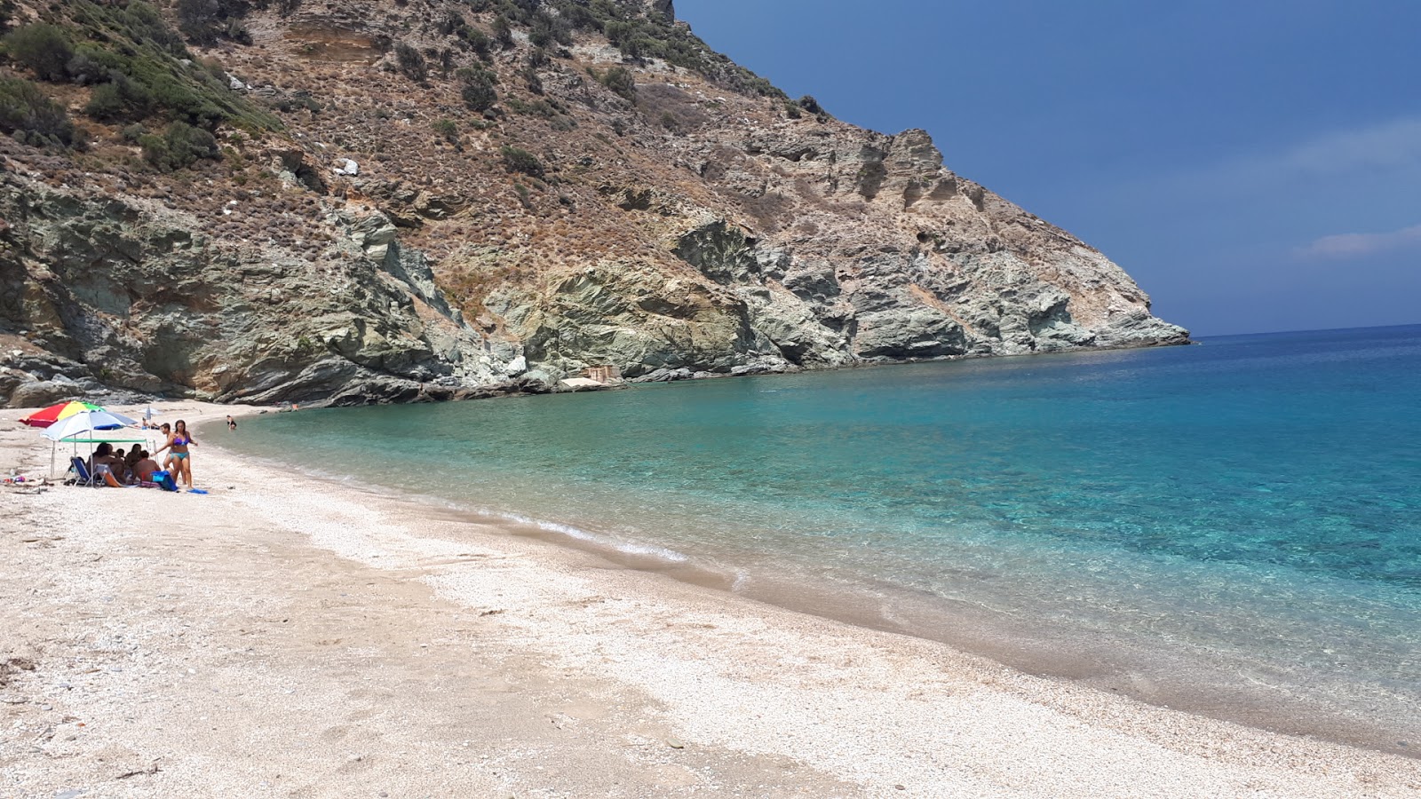 Fotografie cu Giannitsi beach cu o suprafață de apa pură turcoaz
