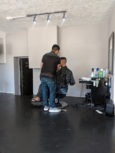 Barber Shop «Bellos Barbershop», reviews and photos, 833 E University Ave, Des Moines, IA 50316, USA