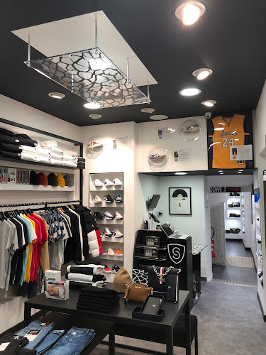 Magasin de chaussures Sportswear Sneaker Store Premium Lons-le-Saunier