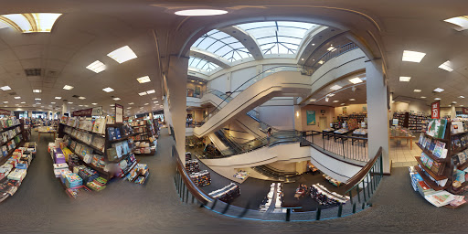 Book Store «Barnes & Noble», reviews and photos, 4801 Bethesda Ave, Bethesda, MD 20814, USA
