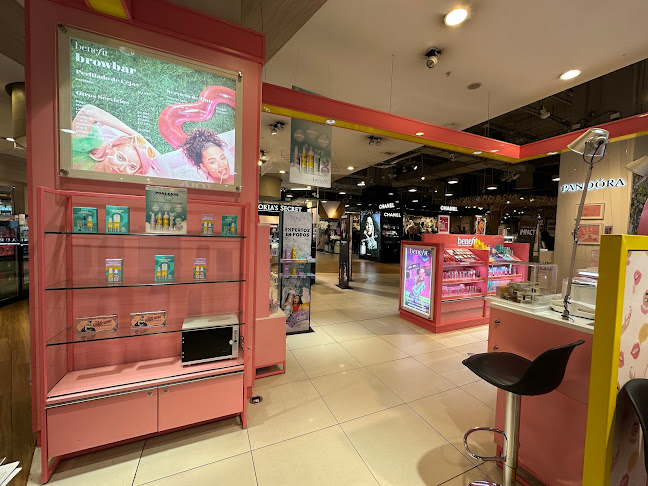 Benefit Cosmetics Brow Bar - La Reina