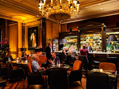 Le Bar à Paris