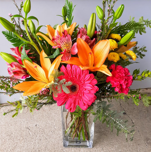 Florist «K & M Floral & Interior Plant Designs», reviews and photos, 537 Main St, Woodland, CA 95695, USA