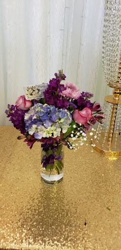 Magdas Flowers image