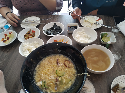 Roll And Roll Restaurante Coreano