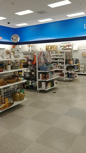 Clothing Store «Ross Dress for Less», reviews and photos, 1720 Douglas Rd, Oswego, IL 60543, USA