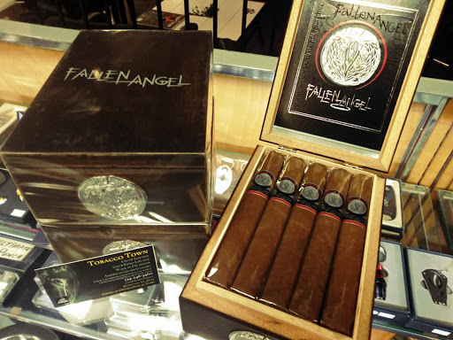 Tobacco Shop «Tobacco Town», reviews and photos, 17108 Fort St, Riverview, MI 48193, USA