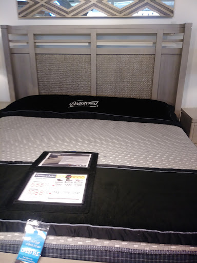 Furniture Store «Rooms To Go Furniture Store - Daytona Beach», reviews and photos, 2375 W International Speedway Blvd, Daytona Beach, FL 32114, USA