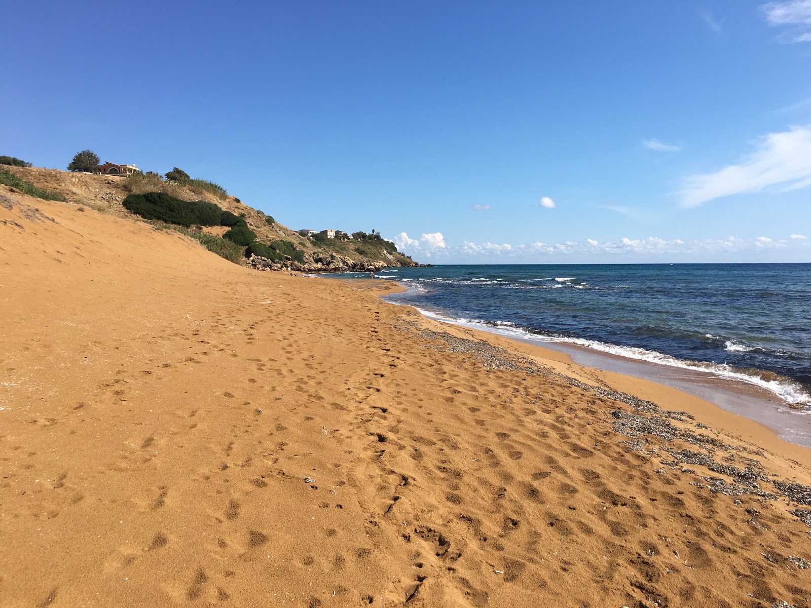 Φωτογραφία του Curmo beach με ευθεία ακτή