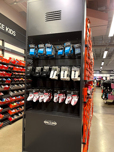 Clothing Store «Nike Factory Store», reviews and photos, 990 Camarillo Center Dr #1030, Camarillo, CA 93010, USA