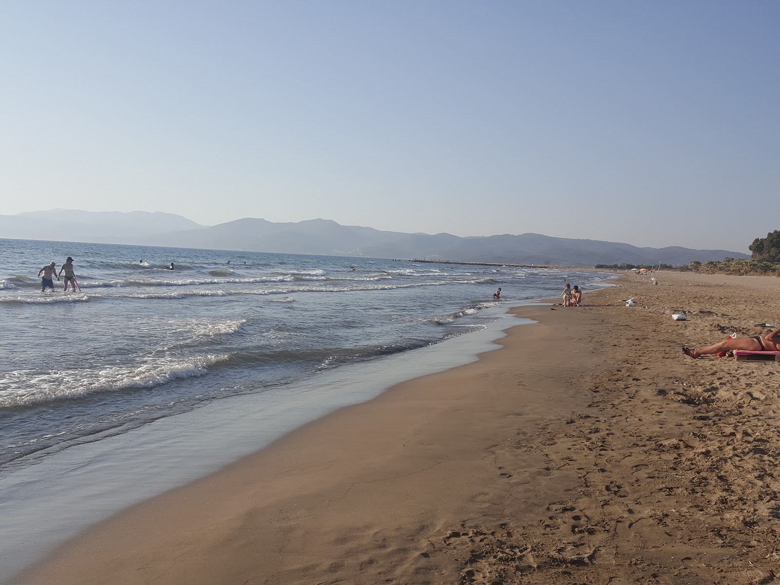 Pamucak beach II的照片 带有棕沙表面