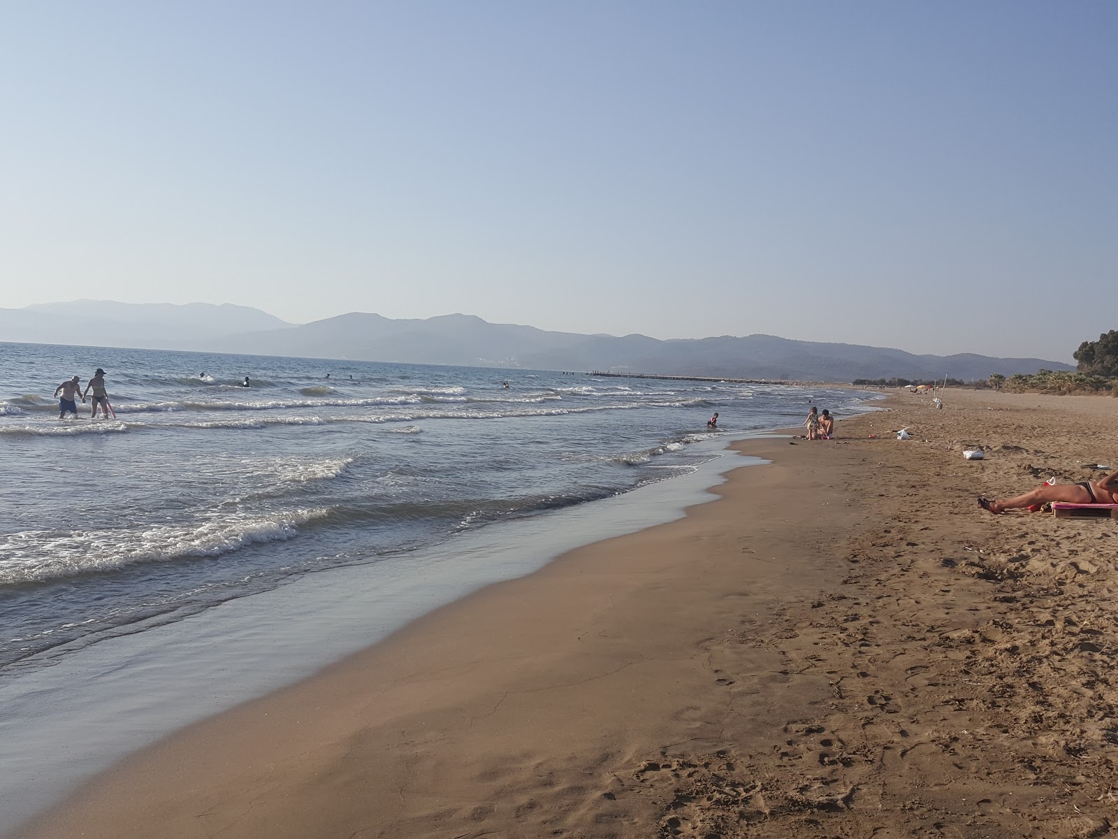Foto von Pamucak beach II mit brauner sand Oberfläche