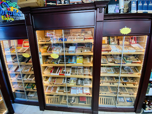 Liquor Store «Liquor & Cigars», reviews and photos, 10449 Gibsonton Dr, Riverview, FL 33578, USA