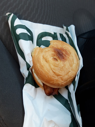 Coffee Shop «Starbucks», reviews and photos, 3502 Oleander Dr, Wilmington, NC 28403, USA