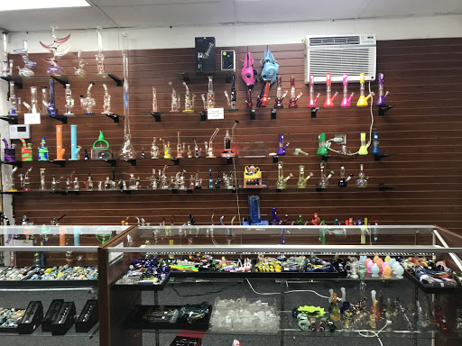 Tobacco Shop «Tobacco Town & Vape», reviews and photos, 9435 W Irving Park Rd, Schiller Park, IL 60176, USA