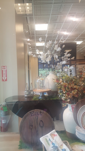 Shopping Mall «Acadian Village Shopping Center», reviews and photos, 3535 Perkins Rd, Baton Rouge, LA 70808, USA