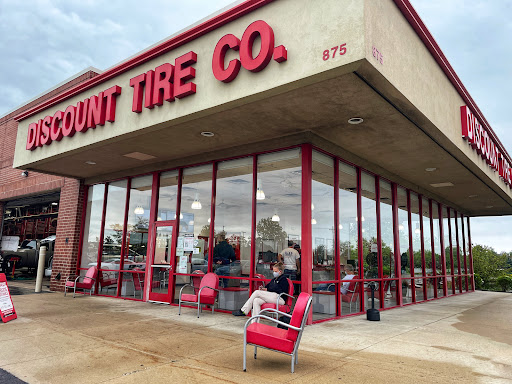 Tire Shop «Discount Tire Store - Elgin, IL», reviews and photos, 875 S Randall Rd, Elgin, IL 60123, USA