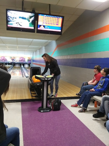 Bowling Alley «Crest Lanes Inc», reviews and photos, 2014 W 2nd St, Marion, IN 46952, USA