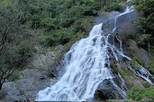 Tao Dam waterfall image