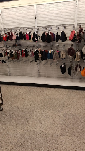 Clothing Store «Ross Dress for Less», reviews and photos, 581 Roosevelt Rd, Glen Ellyn, IL 60137, USA