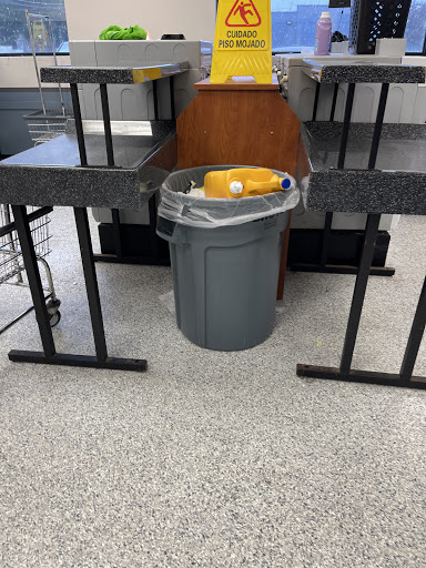 Laundromat «St. Clair Shores Electrolux Express Coin Laundromat», reviews and photos, 27520 Harper Ave, St Clair Shores, MI 48081, USA