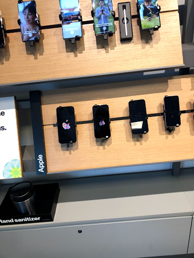 Cell Phone Store «Verizon», reviews and photos, 19230 Alderwood Mall Pkwy #150, Lynnwood, WA 98036, USA