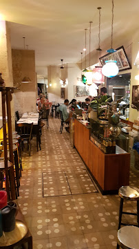 Atmosphère du Restaurant libanais Qasti Bistrot - Rue Saint-Martin à Paris - n°5