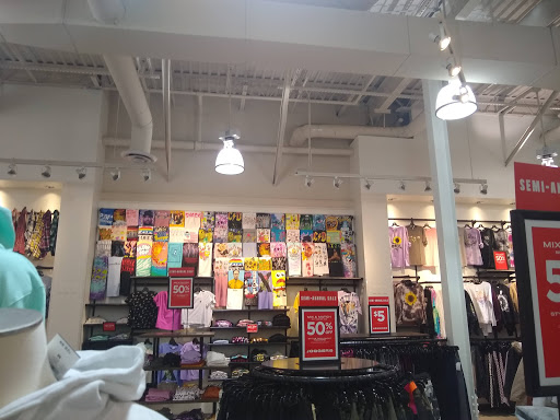 Clothing Store «rue21», reviews and photos, 203 Mall Cir Dr, Monroeville, PA 15146, USA