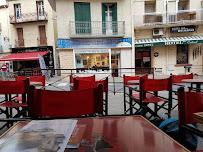 Atmosphère du Hôtel restaurant Le Grand Café de Paris et l’hôtel central Amélie les Bains à Amélie-les-Bains-Palalda - n°5