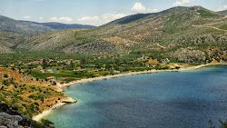 Foto di Straw of voeotia beach sorretto da scogliere