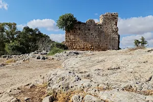 قلعة شقرا و دوبيه image