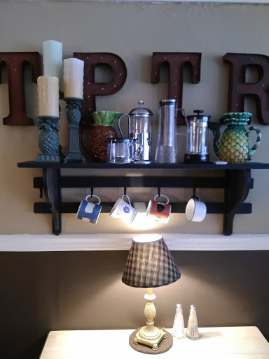 Restaurant «The Pineapple Tea Room & Coffee Shoppe», reviews and photos, 604 Colwyn St, Cumberland Gap, TN 37724, USA