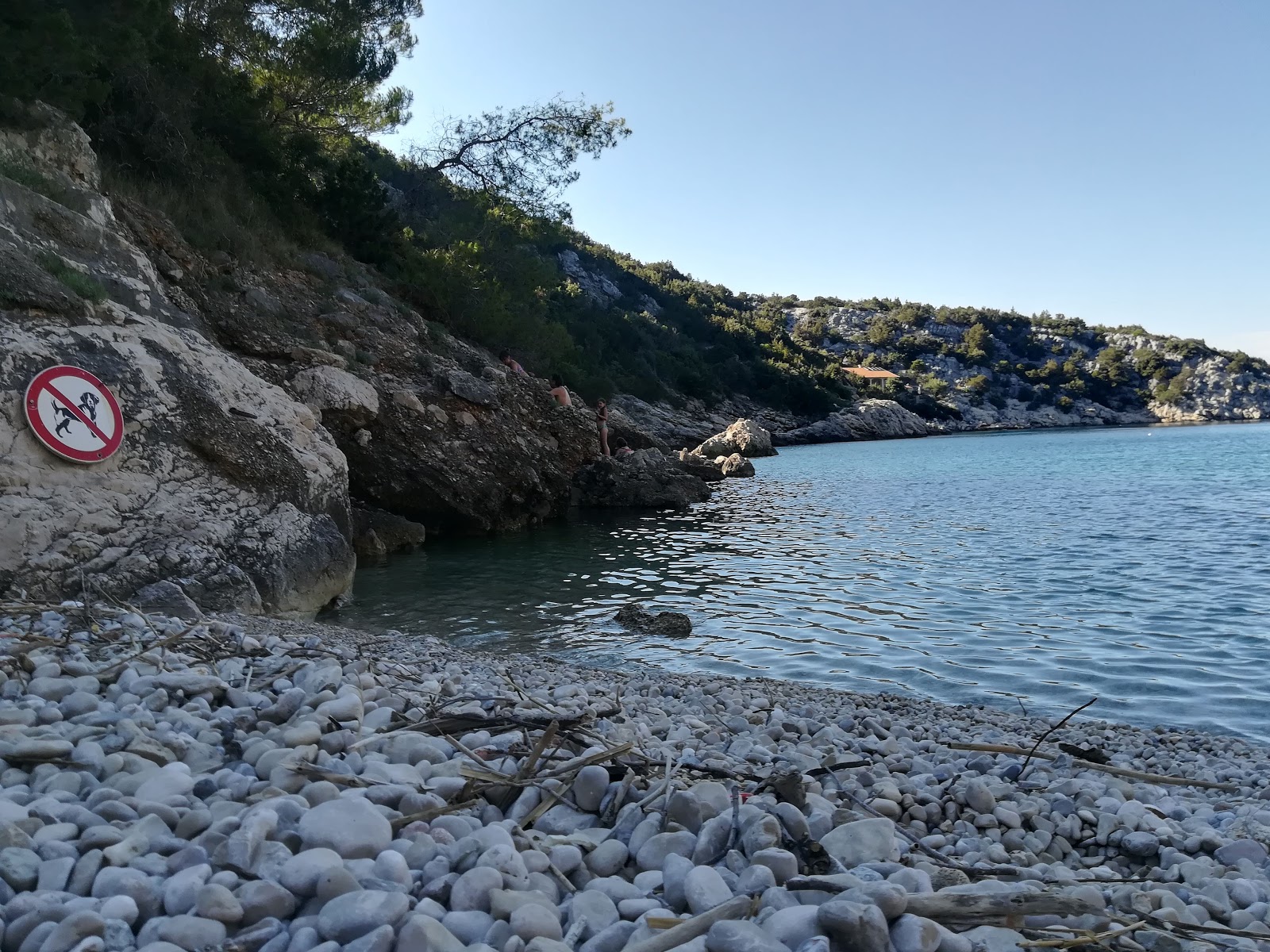 Φωτογραφία του Dubac beach με μικρός κόλπος