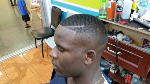 Hair Salon «Cut It Out!! Salon/Barbershop», reviews and photos, 1305 NW 40th Ave, Lauderhill, FL 33313, USA