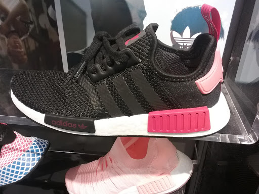 Clothing Store «Express», reviews and photos, 3101 Steinway St, Astoria, NY 11103, USA